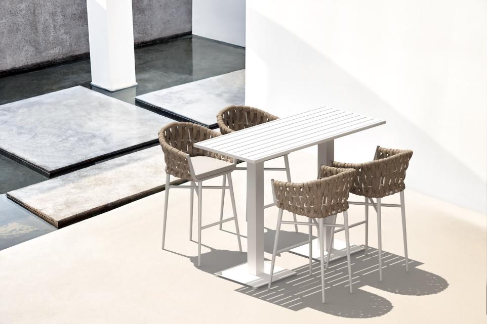 Mobiliario Exterior de Diseño para Tiendas y Proyectos Contract