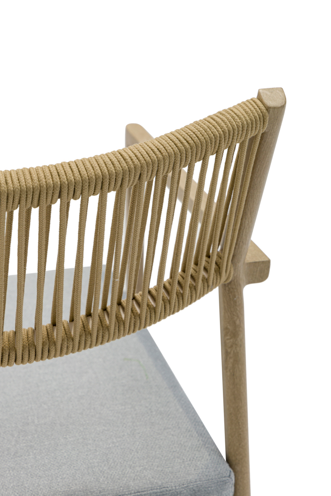 Silla de comedor Harmony aluminio efecto madera y cuerda natural.