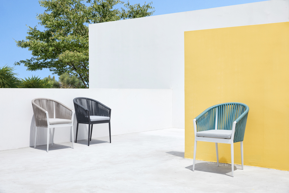 Sillon Ukiah Aluminio blanco. Cuerda greige cojin greige