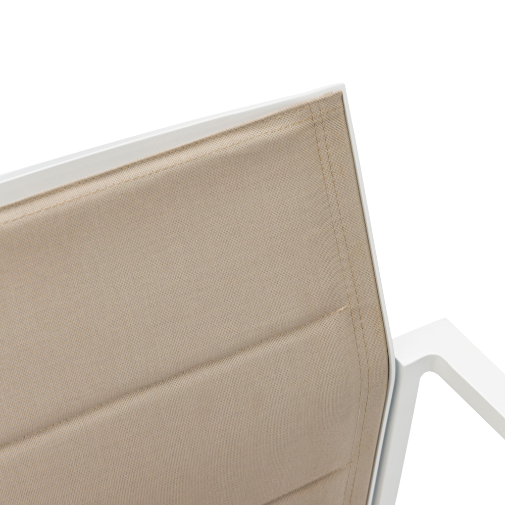 Sillon de  comedor ORICK aluminio blanco y textil taupe