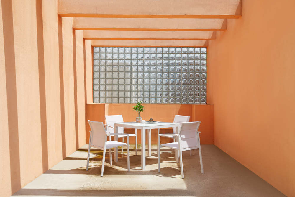Sillon de  comedor ORICK aluminio blanco y textil blanco