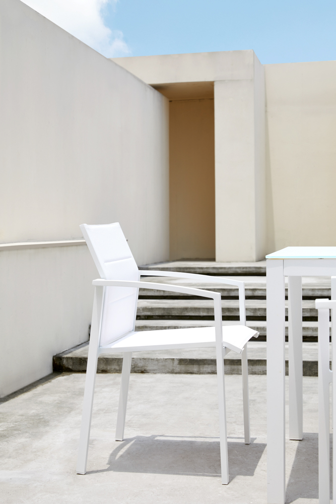 Sillon de  comedor ORICK aluminio blanco y textil blanco