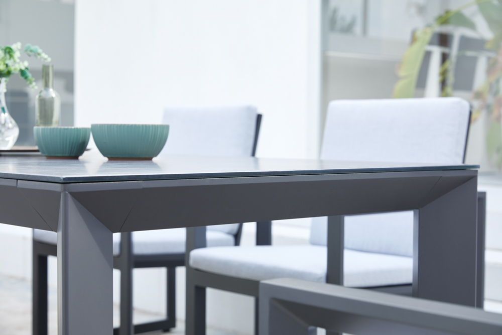 sillon de comedor Onix. Aluminio antracita y cojineria gris medio