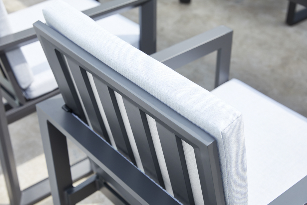 sillon de comedor Onix. Aluminio antracita y cojineria gris medio