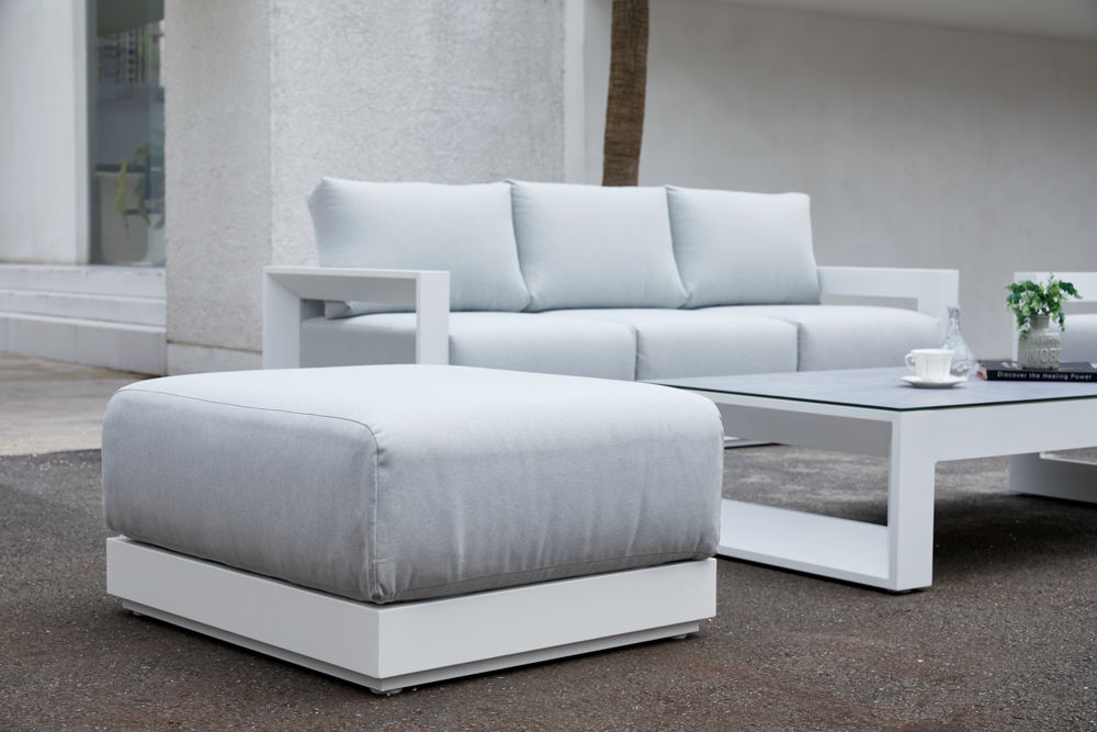 Modulo puff Onix. Aluminio blanco cojineria gris claro