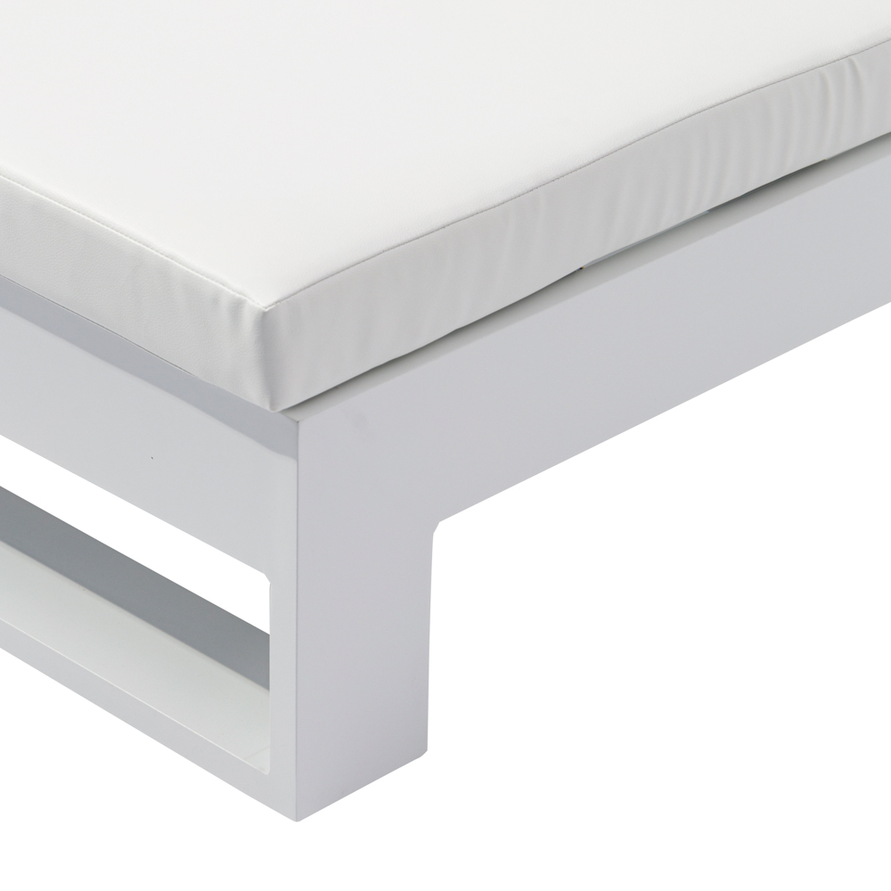 Tumbona Niland. Aluminio blanco y tejido nautico blanco