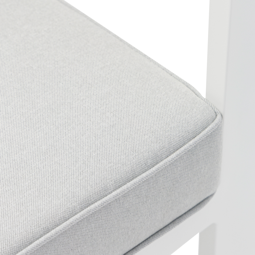 Sofa 1 plaza Niland aluminio blanco y cojineria gris claro