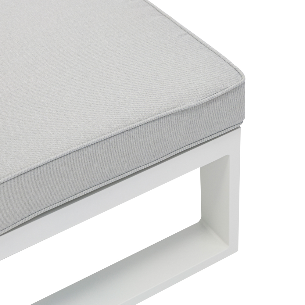 Modulo ampliacion Niland alu blanco y cojineria gris claro.