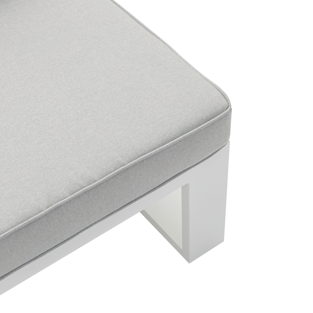 Modulo ampliacion Niland alu blanco y cojineria gris claro.