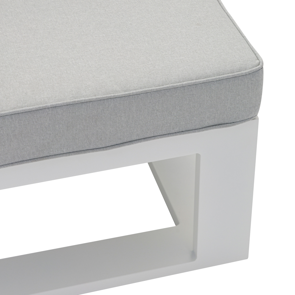 Modulo rincon Niland alu blanco y cojineria gris claro.