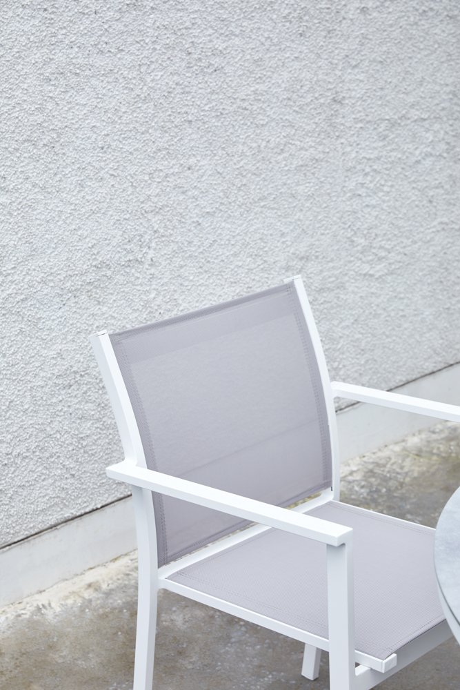 Silla de comedor Adin Alu blanco textilene gris claro