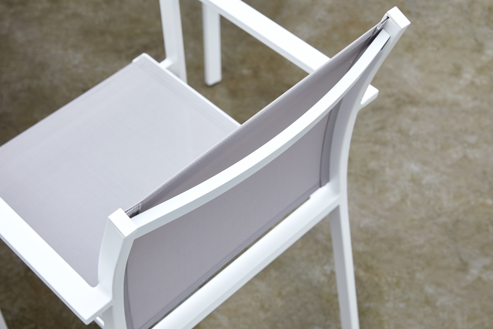 Silla de comedor Adin Alu blanco textilene gris claro