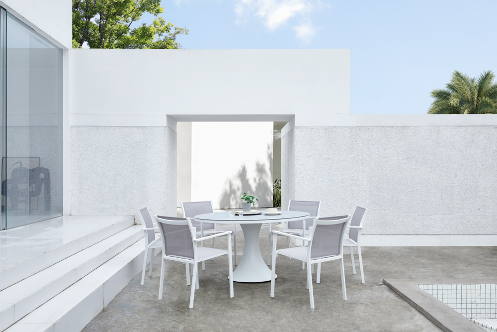 Silla de comedor Adin Alu blanco textilene gris claro