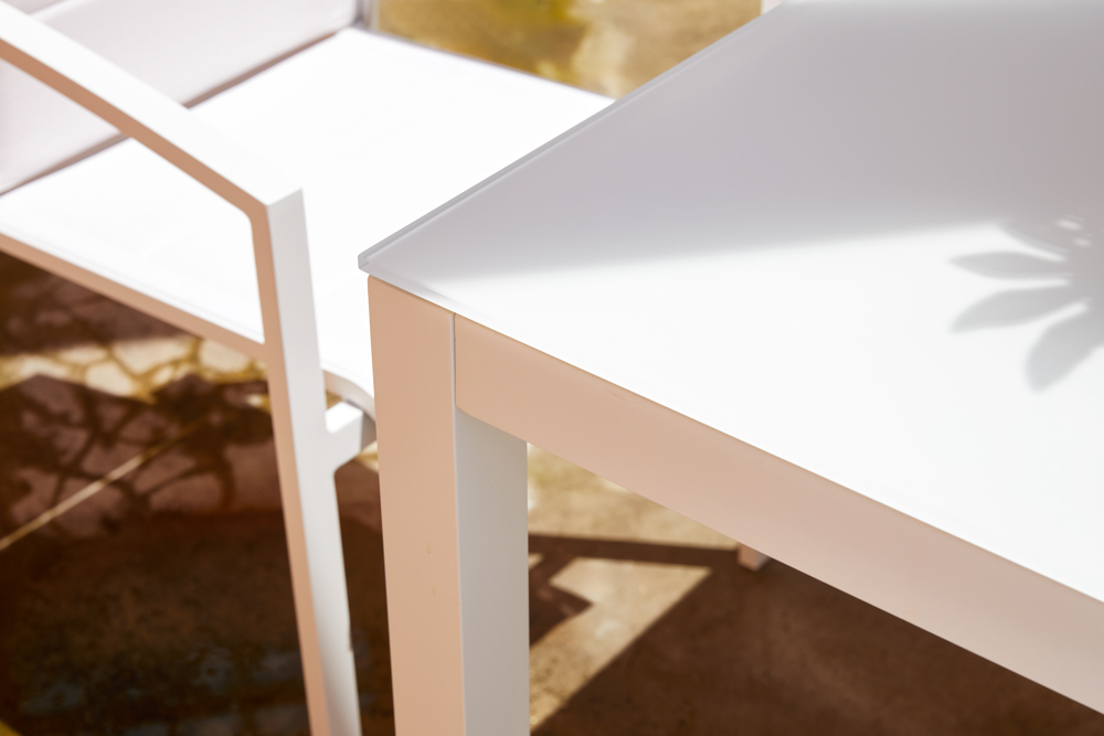 Mesa de comedor Adin 90*90 alum.blanco cristal blanco