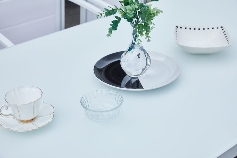 Mesa de comedor Adin 160*90 alum.blanco cristal blanco