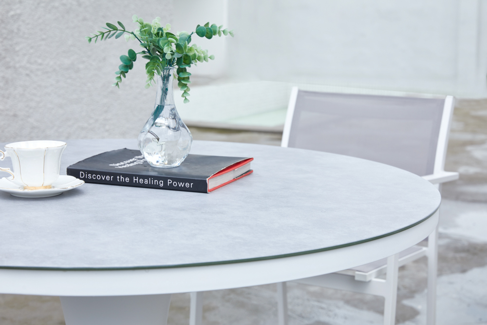 Mesa de comedor Jenner 110cm aluminio blanco encimera cristal ceramico gris claro
