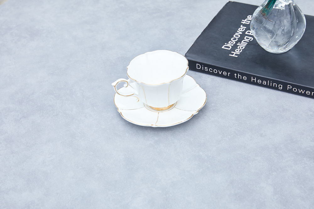 Mesa de comedor Jenner 110cm aluminio blanco encimera cristal ceramico gris claro