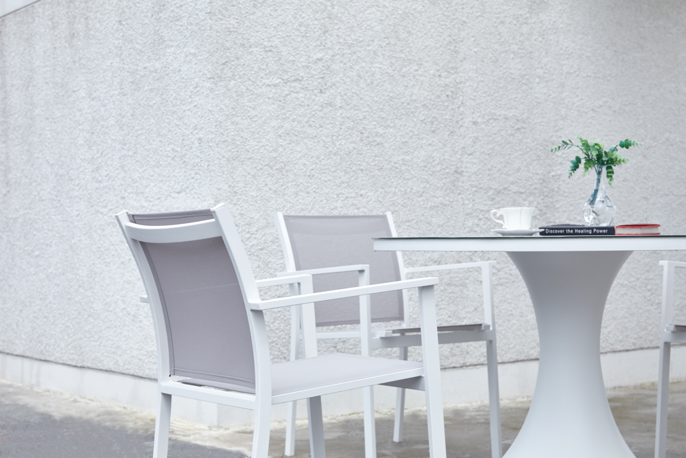 Mesa de comedor Jenner 110cm aluminio blanco encimera cristal ceramico gris claro