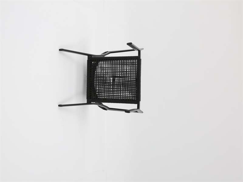 SILLA CON BRAZOS APPELTON ALUMINIO NEGRO  Y TRENZADO NEGRO