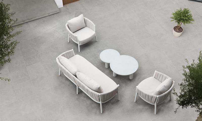 Sofa 3 plaza Attica aluminio blanco y textil gris claro