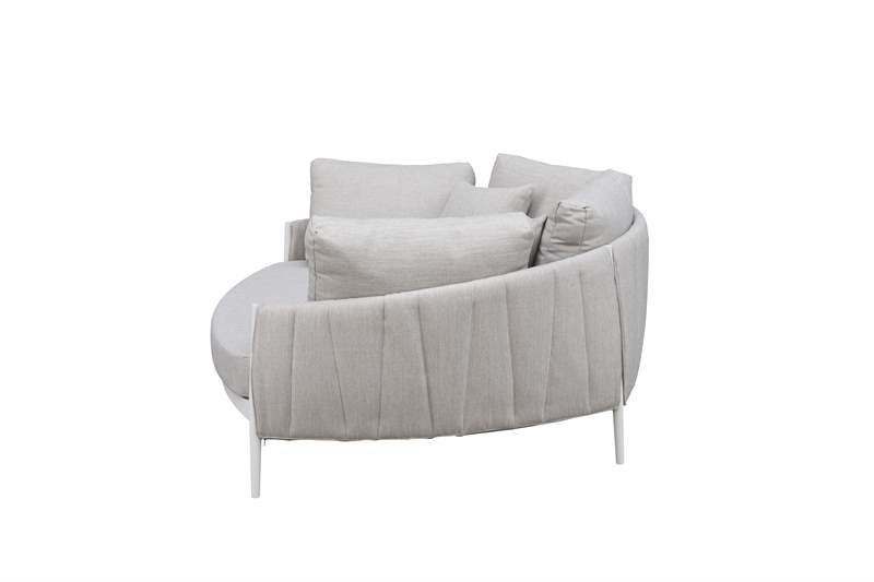 Daybed Attica aluminio blanco y textil gris claro.