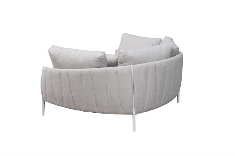 Daybed Attica aluminio blanco y textil gris claro.