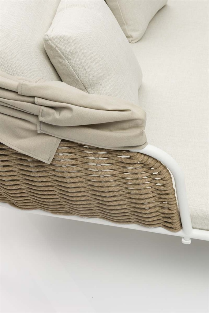 Daybed Irvine Aluminio blanco. Cuerda taupe cojin  beige. Top en textil beige claro.