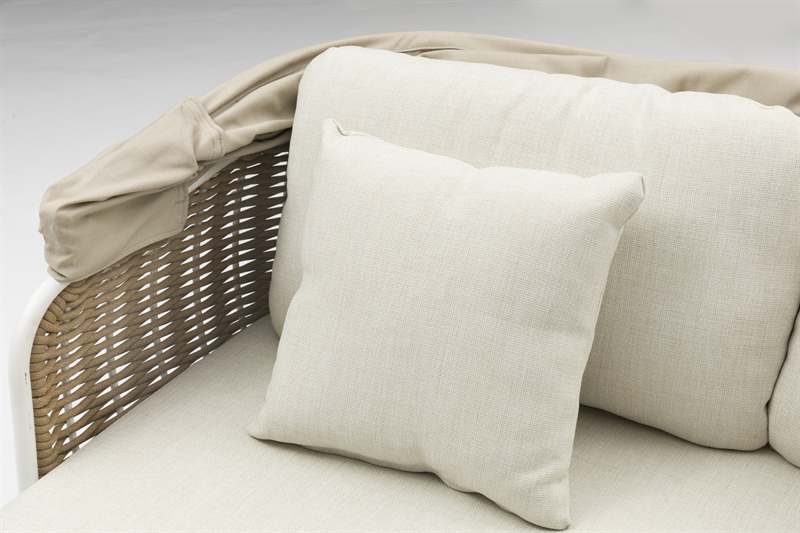Daybed Irvine Aluminio blanco. Cuerda taupe cojin  beige. Top en textil beige claro.