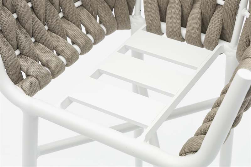 Sillon para barra de bar meridian aluminio blanco cuerda greige y textil greige