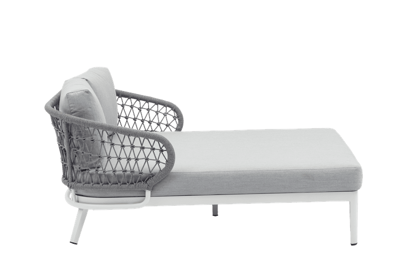 Daybed Isabela aluminio blanco y textil gris claro.