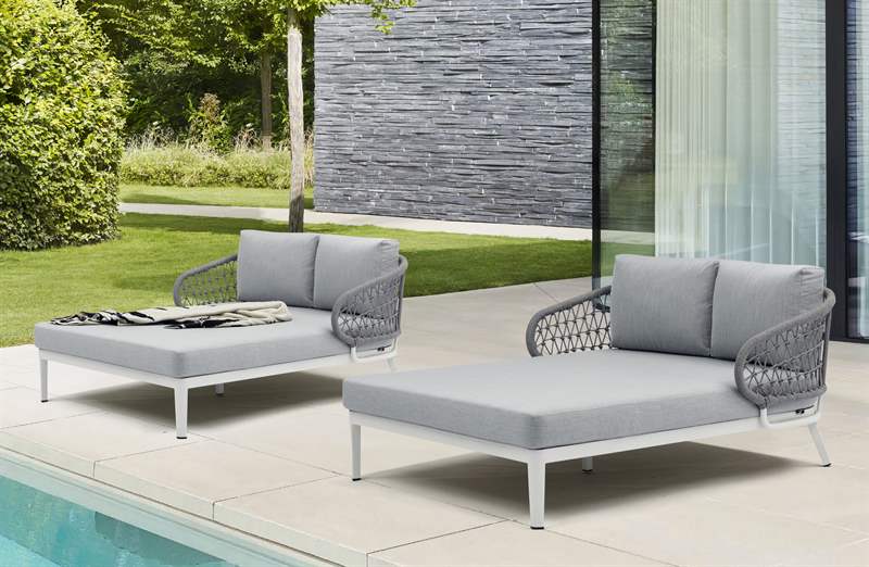 Daybed Isabela aluminio blanco y textil gris claro.