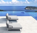 Daybed Isabela aluminio blanco y textil gris claro.