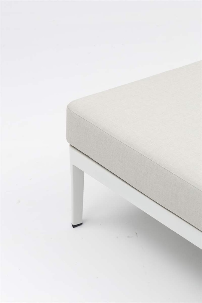 Daybed Isabela aluminio blanco y textil beige y cuerda aqua.