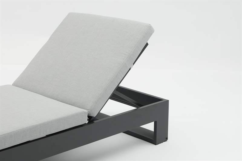Tumbona Niland. Aluminio antracita y cojineria gris medio