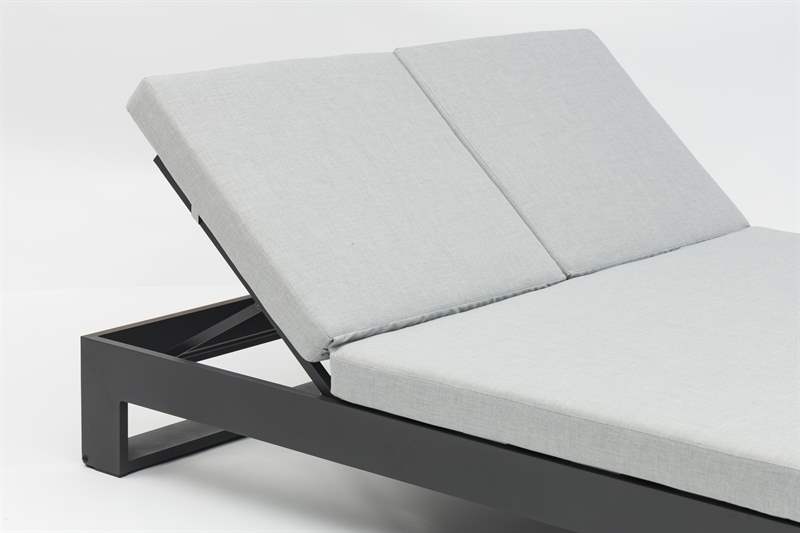 Daybed Niland. Aluminio antracita y textil gris medio
