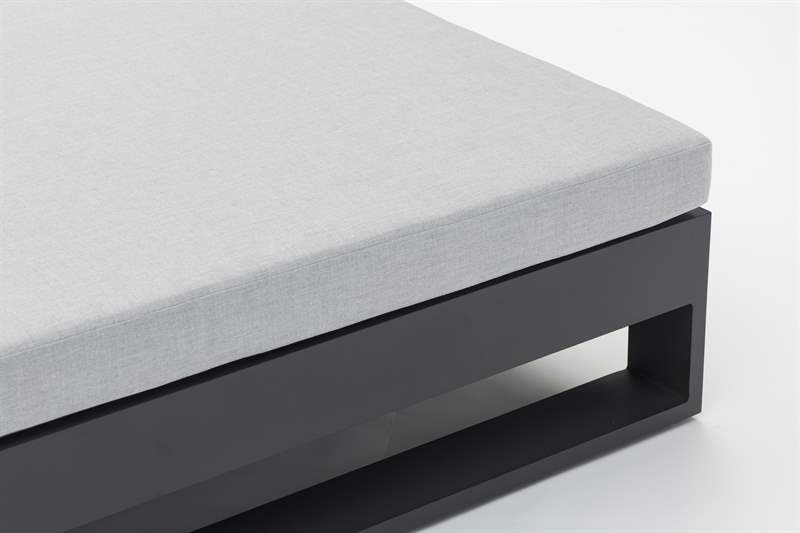 Daybed Niland. Aluminio antracita y textil gris medio