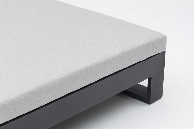 Daybed Niland. Aluminio antracita y textil gris medio
