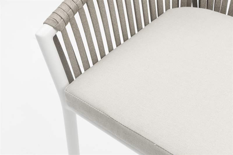 Sillon para barra de bar Ukiah Aluminio blanco. Cuerda greige cojin greige