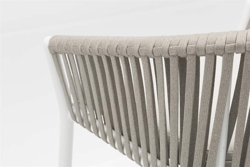 Sillon para barra de bar Ukiah Aluminio blanco. Cuerda greige cojin greige