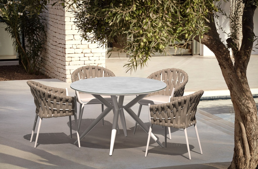 Sillón Meridian aluminio blanco cuerda greige y textil greige.