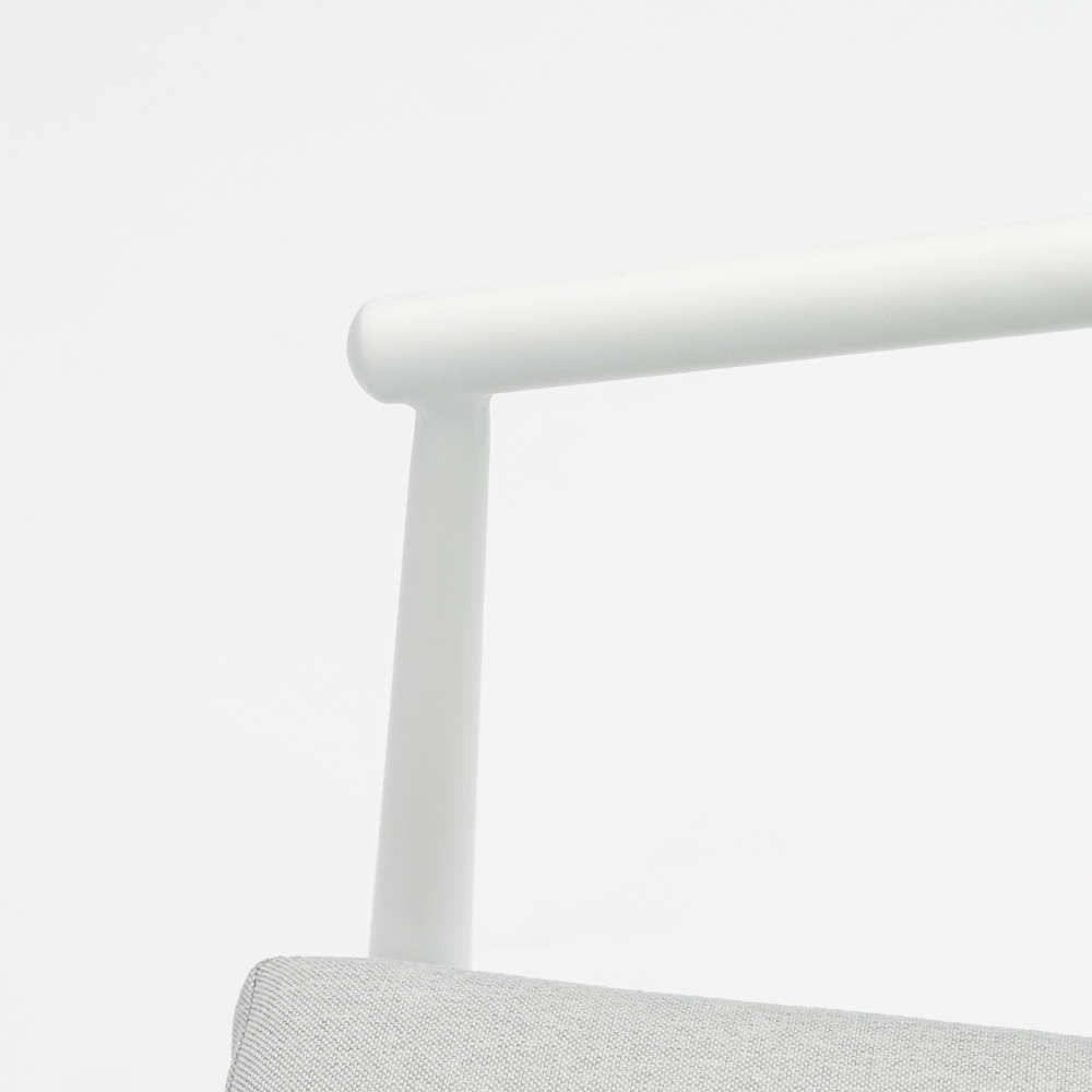 Silla de comedor Moana aluminio blanco cojin gris claro