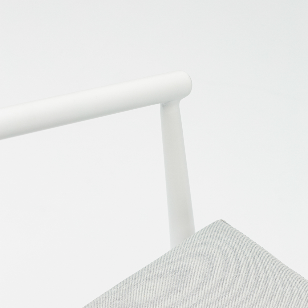 Silla de comedor Moana aluminio blanco cojin gris claro