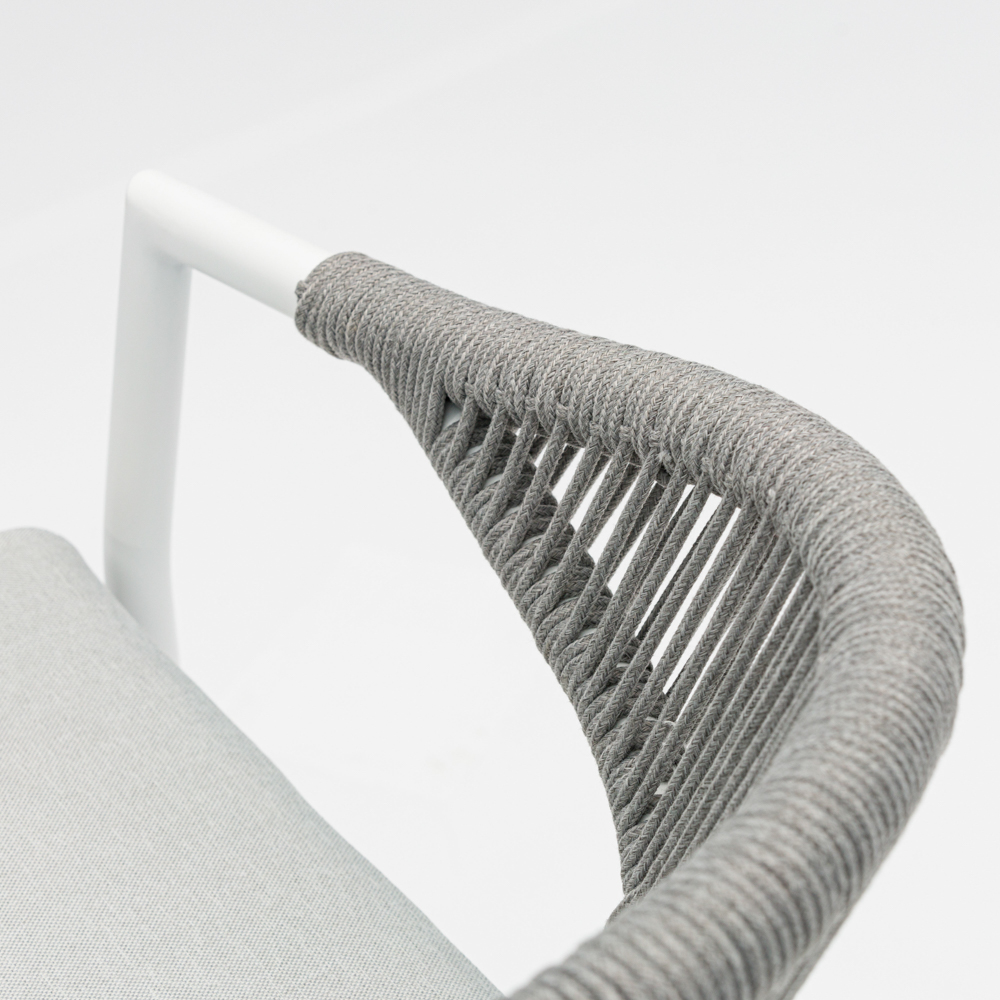 Silla de comedor Ross aluminio blanco cojin gris claro