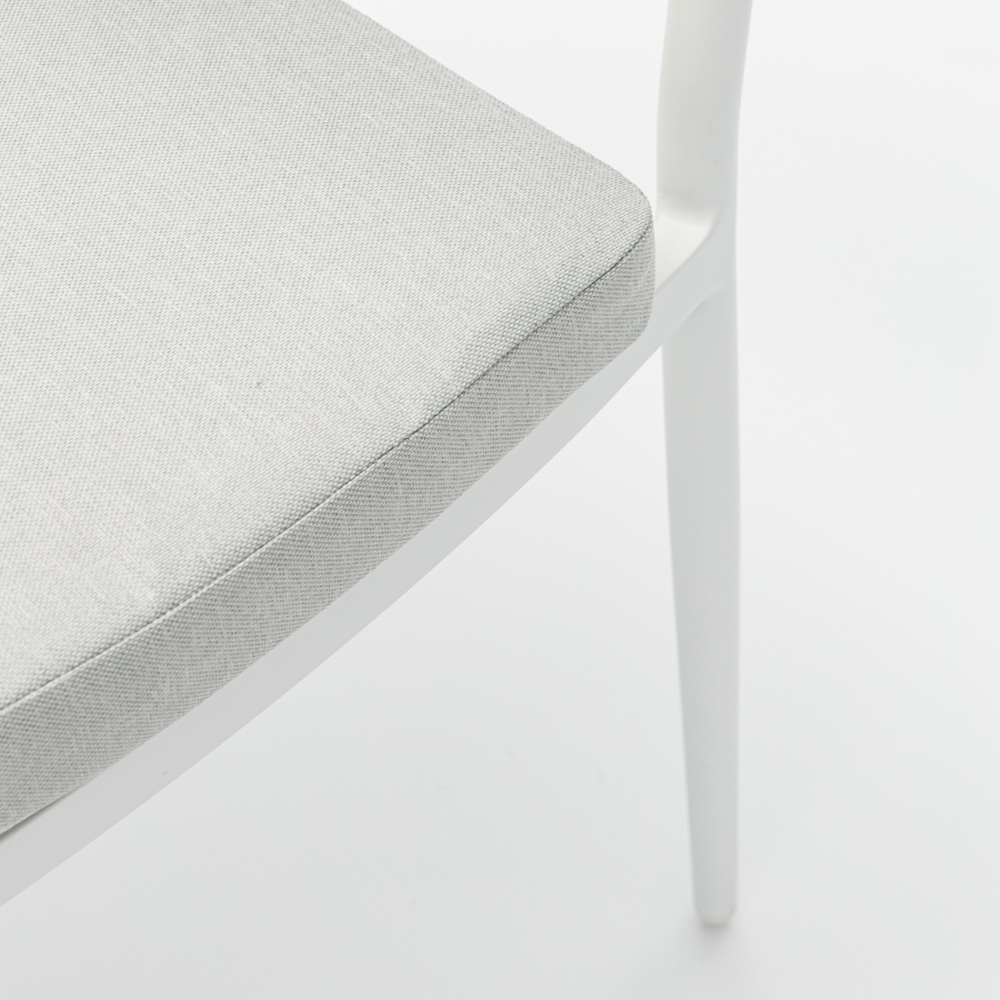 Silla de comedor Ross aluminio blanco cojin gris claro