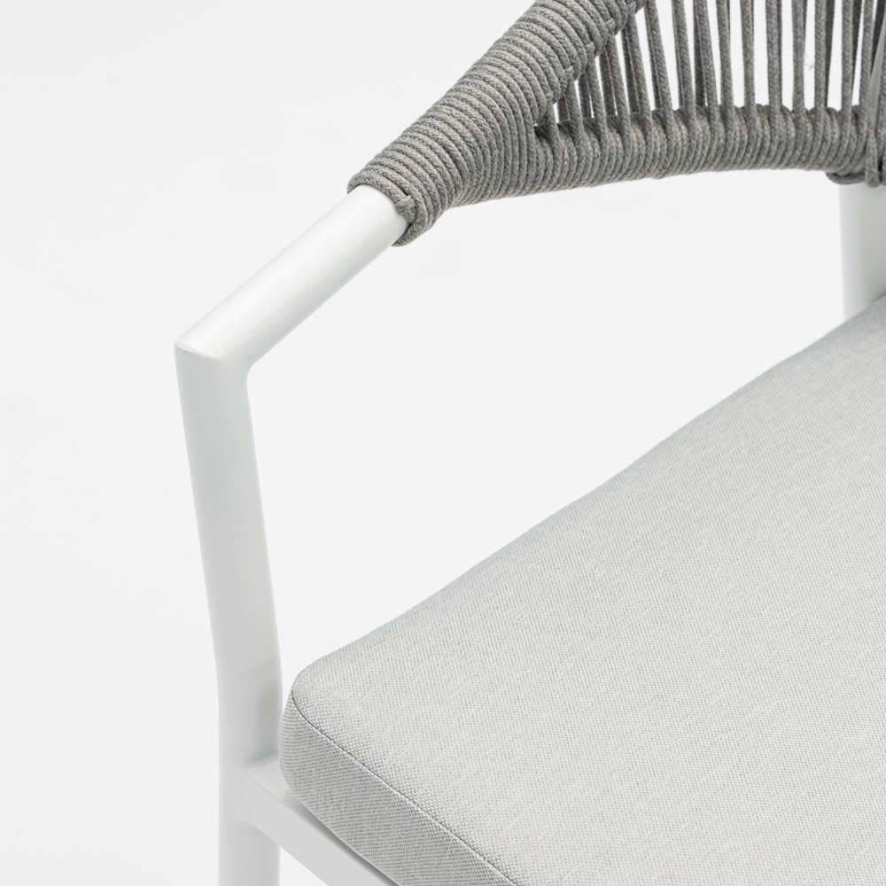 Silla de comedor Ross aluminio blanco cojin gris claro