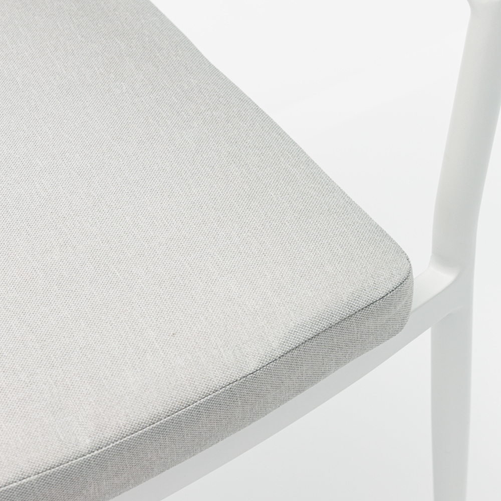 Silla de comedor Ross aluminio blanco cojin gris claro