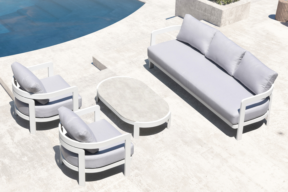 Sofa de 1 plaza Babylon. Aluminio blanco y textil gris claro