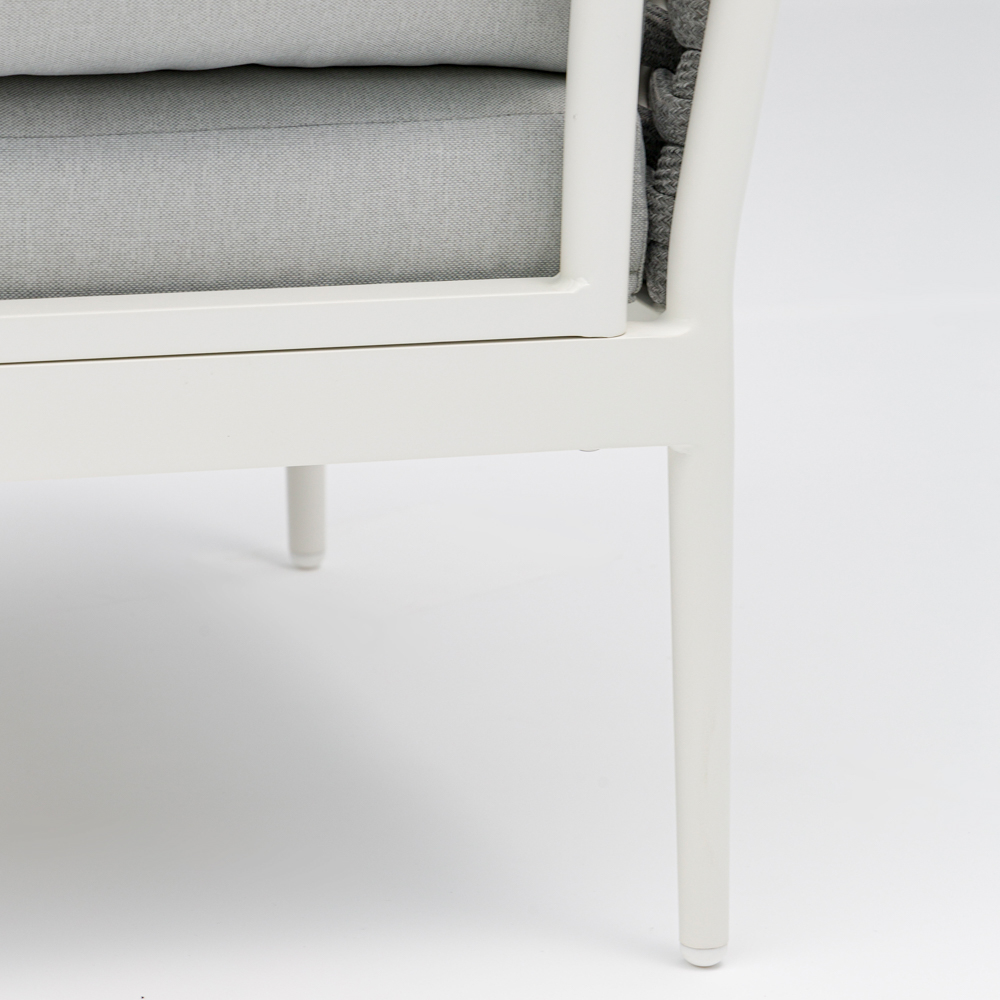 Sofa 1 plaza Walga aluminio blanco cojin gris claro