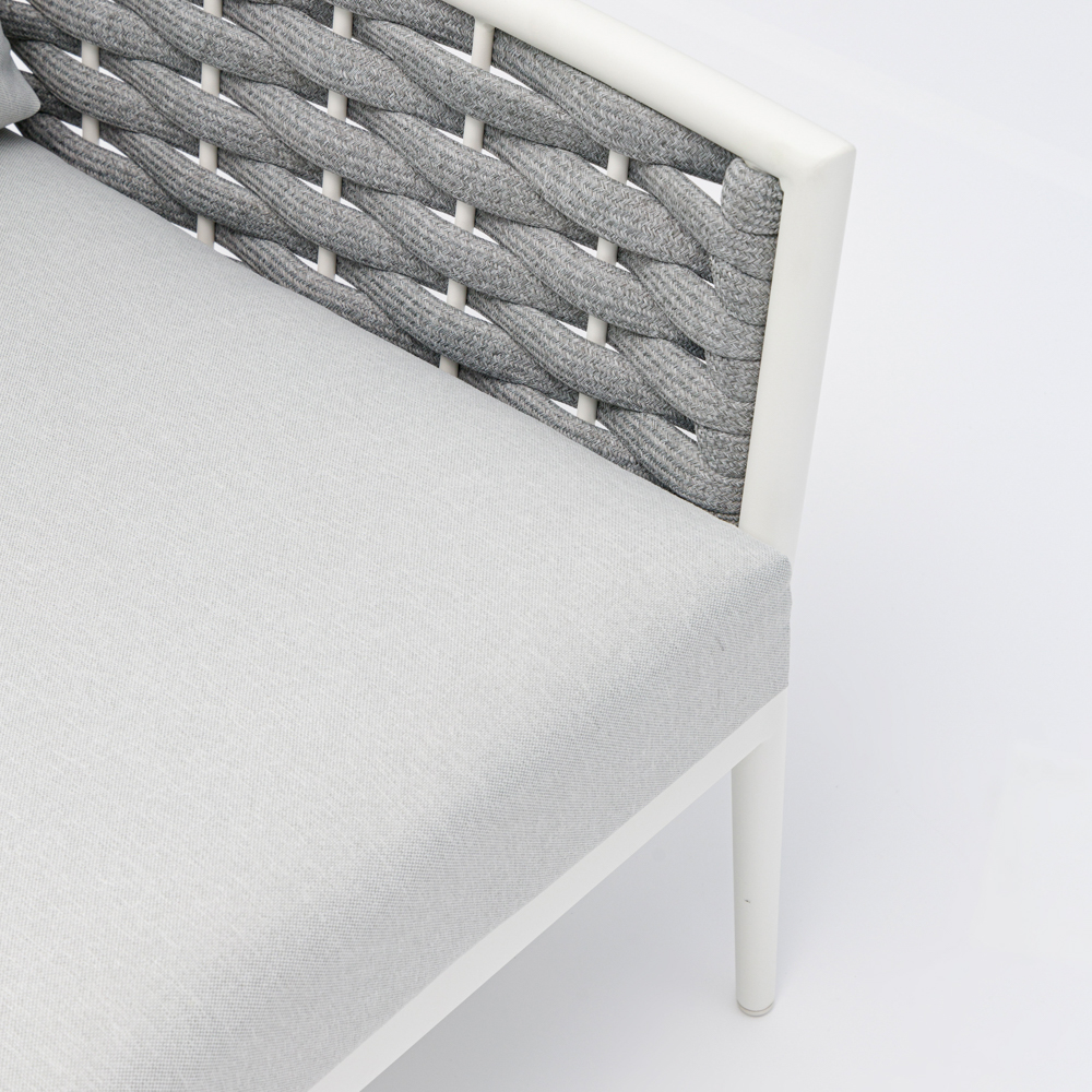 Sofa 1 plaza Walga aluminio blanco cojin gris claro