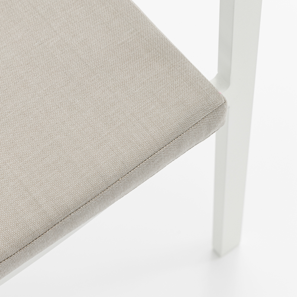 Silla de comedor broome, aluminio blanco  y teca 